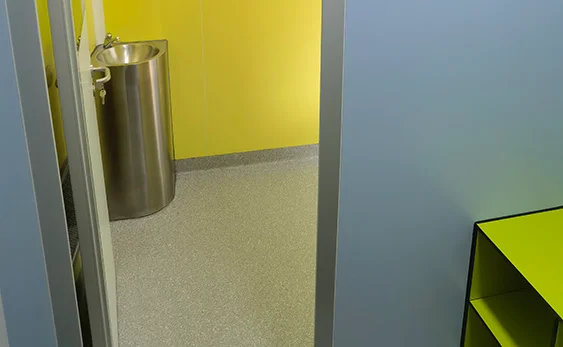 Airtight modular lab cleanroom wall panels and custom container laboratory assemblies built by specialized cleanroom manufacturer wonclean