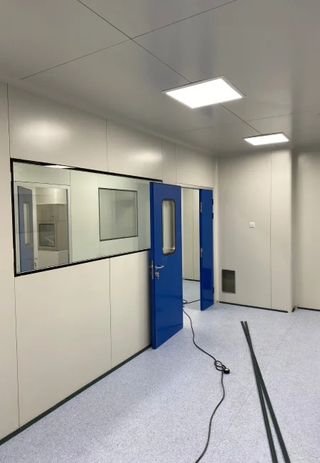 Real cleanroom wall and door zone used for demountable cleanroom partition planning