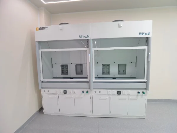Wonclean real project photo of a clean workstation inside a controlled room for local unpacking and inspection tasks
