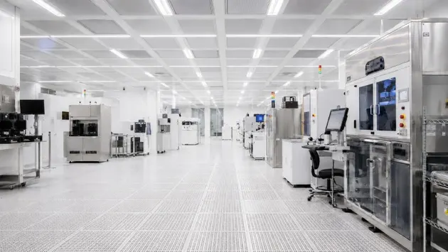 Designing Unidirectional Airflow Ceilings for ISO Class 5 Semiconductor Cleanrooms